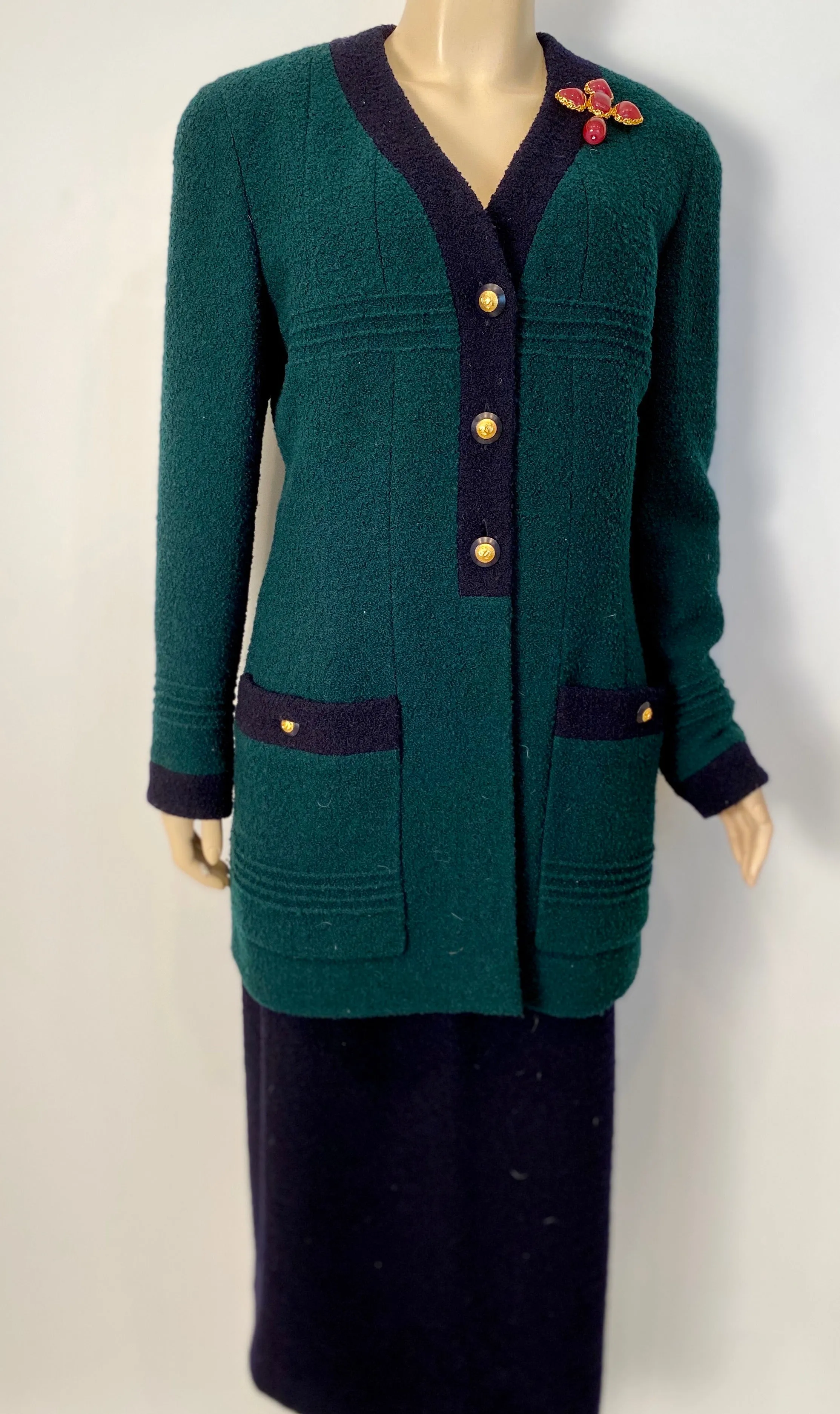 93A, 1993 Fall Rare Vintage Chanel Boucle green Navy Blue skirt suit set US 10