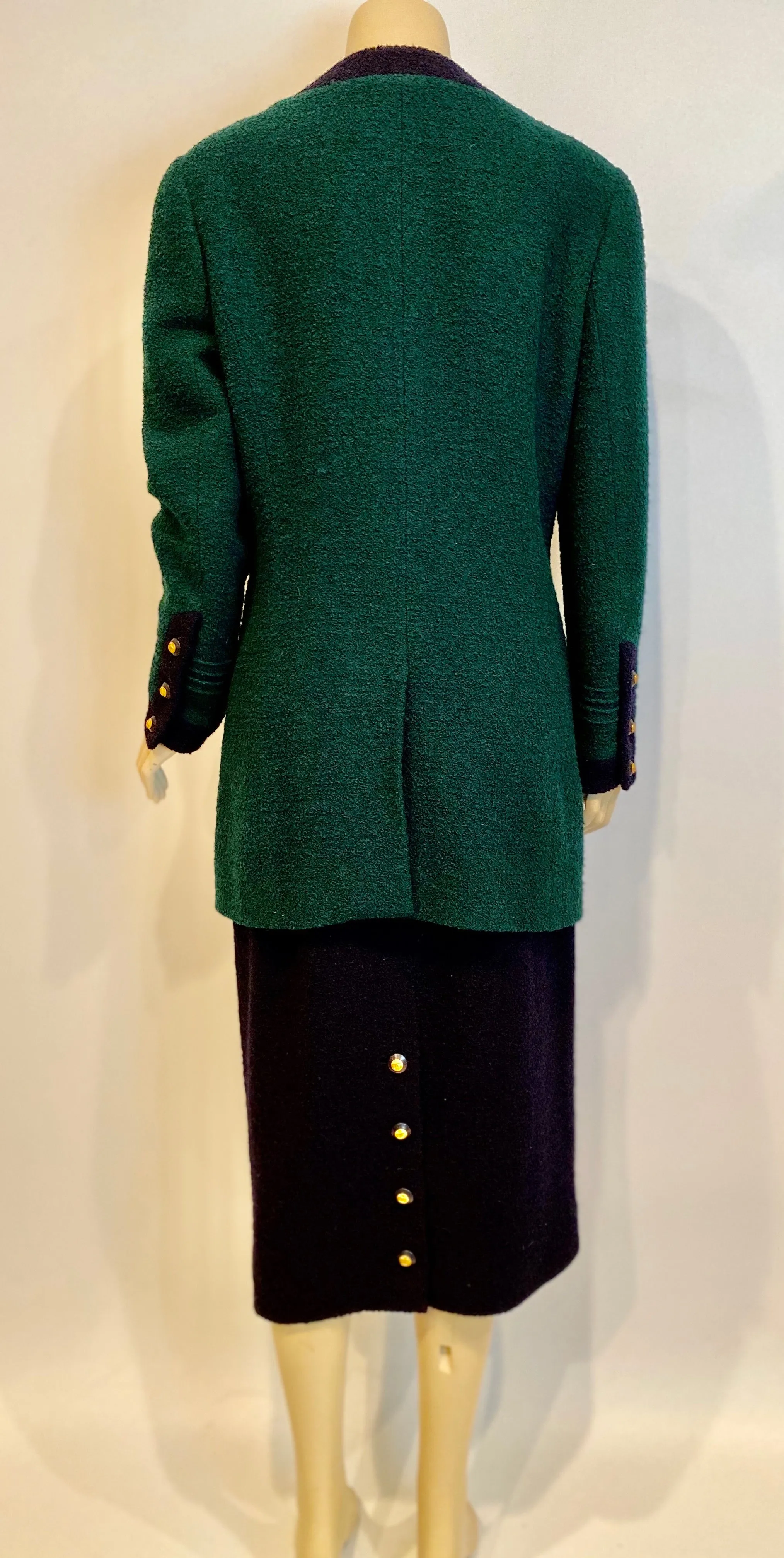 93A, 1993 Fall Rare Vintage Chanel Boucle green Navy Blue skirt suit set US 10