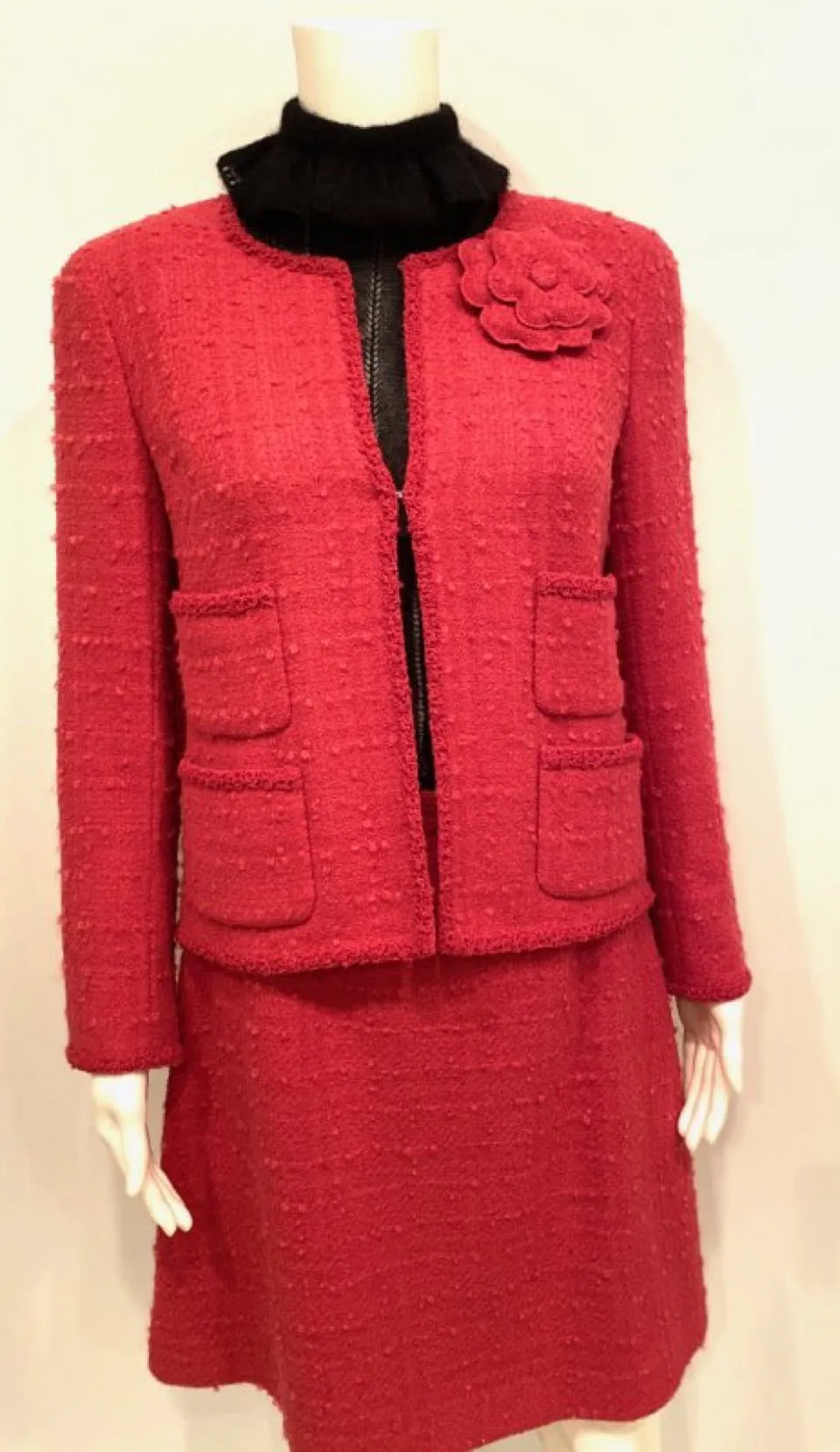 Chanel 09A, 2009 Fall Rose Color Skirt Suit with matching Camellia Pin FR 40/42 US 6